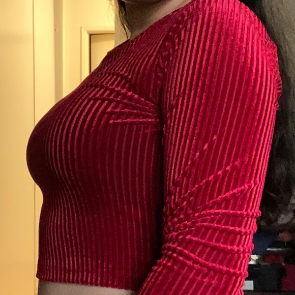 Forever 21 red cropped long sleeved! - Picture 2 of 3